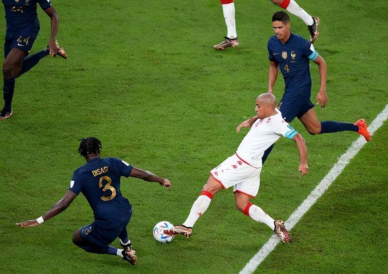 德罗巴在澳大利亚队比赛中晋级下一阶段，表现优异引发热议！比赛高潮迭起的简单介绍-欧博app