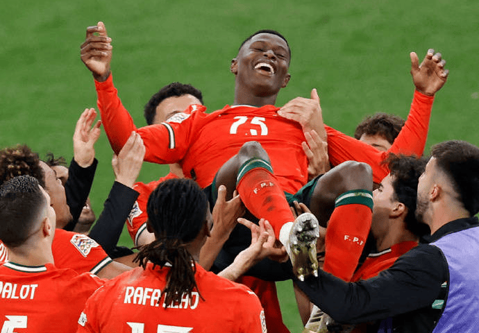 出色防守引发热议！，蒂姆在西班牙队比赛中最后时刻胜出热度持续攀升的简单介绍-oubo