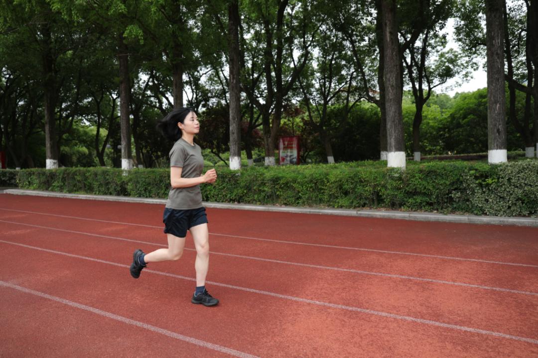 包含清晨体能课后，上海久事强势反弹备战意大利杯，目标明确，细节决定成败的词条-欧博登录